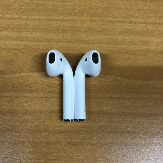 Apple(アップル)の右のみ　AirPods 第1世代 スマホ/家電/カメラのオーディオ機器(ヘッドフォン/イヤフォン)の商品写真