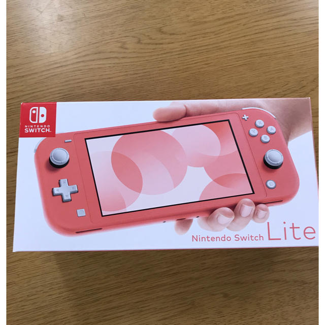Nintendo Switch(ニンテンドースイッチ)のNintendo Switch Lite コーラル 新品 スイッチ エンタメ/ホビーのゲームソフト/ゲーム機本体(携帯用ゲーム機本体)の商品写真