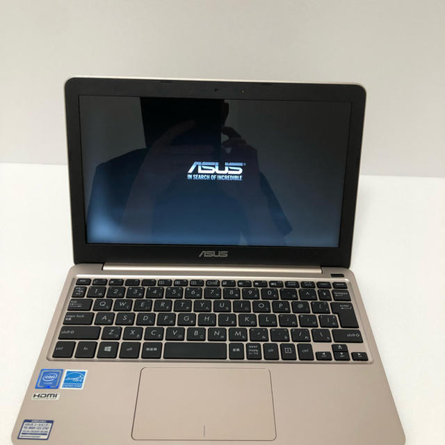 ASUS(エイスース)のASUS VivoBook R209HA 11.6インチ 2GB/32GB スマホ/家電/カメラのPC/タブレット(ノートPC)の商品写真