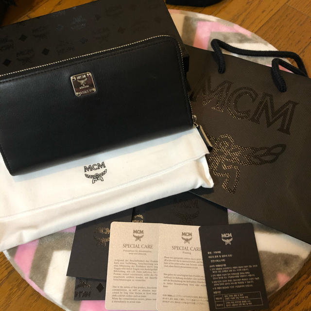 MCM(エムシーエム)の［値段交渉大歓迎］正規美品2019ー20AW MCM 長財布 メンズのファッション小物(長財布)の商品写真