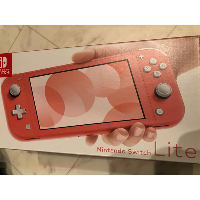 Nintendo Switch(ニンテンドースイッチ)のNintendo Switch Lite コーラル 新品 スイッチ エンタメ/ホビーのゲームソフト/ゲーム機本体(携帯用ゲーム機本体)の商品写真