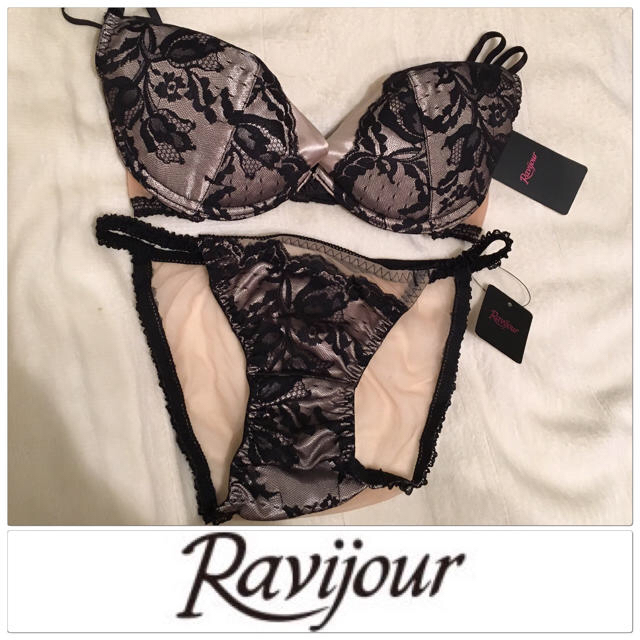 Ravijour(ラヴィジュール)のセクシー サテンヌードブラ 2セット レディースのルームウェア/パジャマ(その他)の商品写真