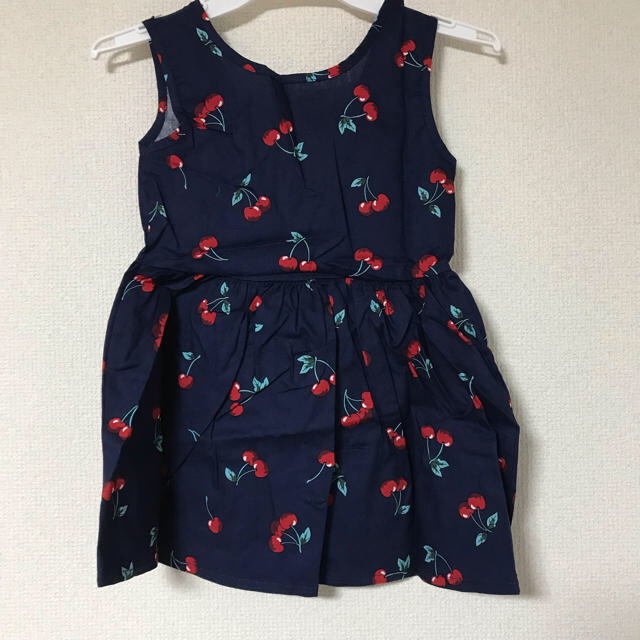 新品 ワンピース  さくらんぼ チェリー 姉妹 お揃い 90 100 キッズ/ベビー/マタニティのキッズ服女の子用(90cm~)(ワンピース)の商品写真