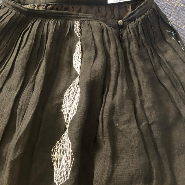 ミナペルホネン 黒ギャザースカート - ひざ丈スカート