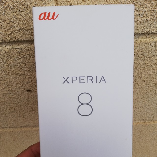 Xperia8  au　SIM解除済み　　未使用品スマートフォン/携帯電話