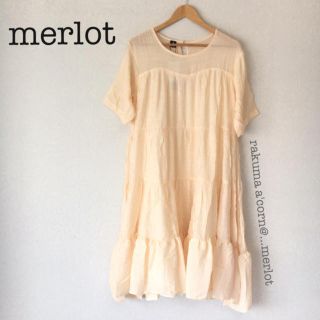 メルロー(merlot)のmerlot ティアードワンピース　＊アイボリー(ひざ丈ワンピース)