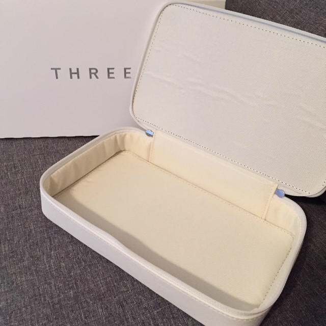 THREE(スリー)のTHREE 未使用ポーチ コスメ/美容のスキンケア/基礎化粧品(クレンジング/メイク落とし)の商品写真