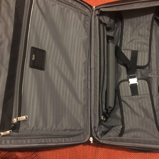 TUMI(トゥミ)のTUMI キャリーケース 定価15万程度 メンズのバッグ(トラベルバッグ/スーツケース)の商品写真