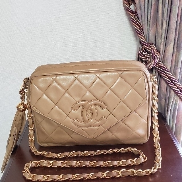 CHANEL(シャネル)のCHANELシャネルマトラッセ　ショルダーバック レディースのバッグ(ショルダーバッグ)の商品写真