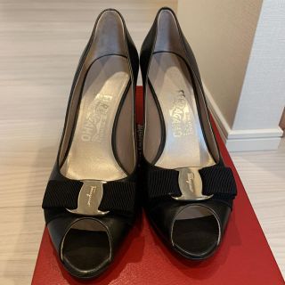 サルヴァトーレフェラガモ(Salvatore Ferragamo)の新品未使用！サルヴァトーレフェラガモのオープントゥパンプス　ヴァラ(ハイヒール/パンプス)