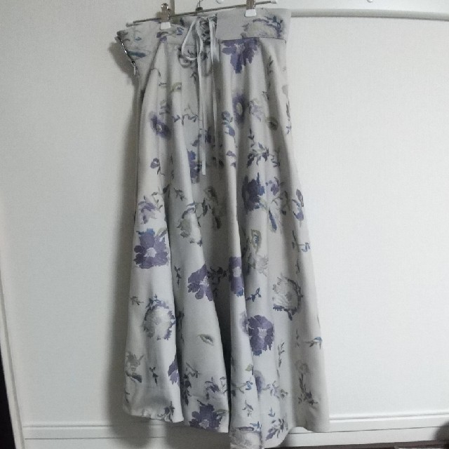 ロイスクレヨン   刺繍ロングスカート