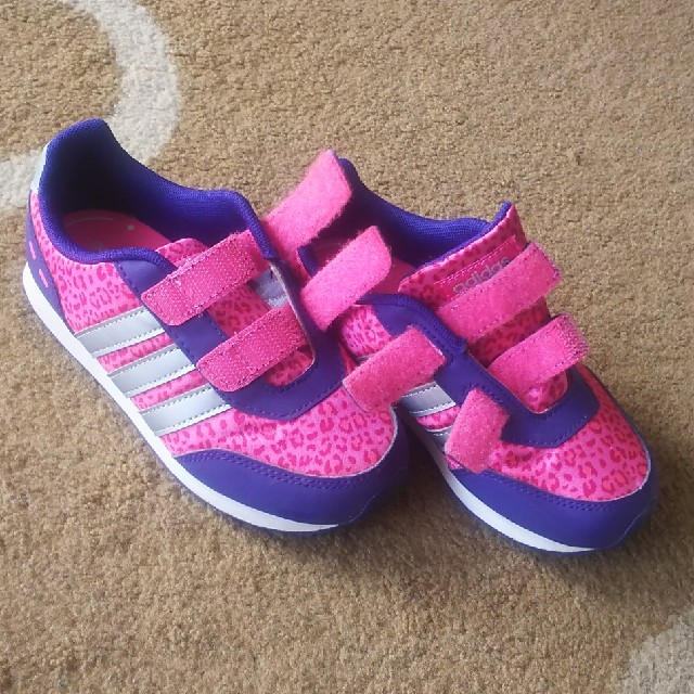 adidas(アディダス)の【こつめ様】adidas スニーカー 女の子 16㎝ キッズ/ベビー/マタニティのキッズ靴/シューズ(15cm~)(スニーカー)の商品写真