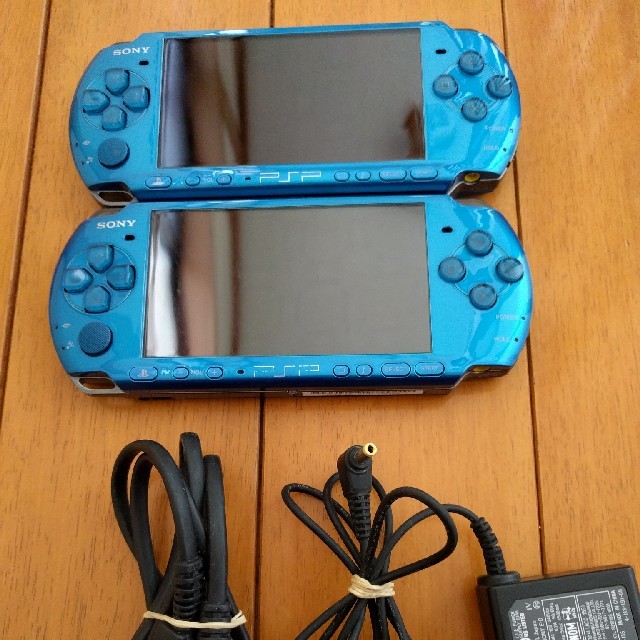 PlayStation Portable(プレイステーションポータブル)のpsp3000本体 2台 エンタメ/ホビーのゲームソフト/ゲーム機本体(携帯用ゲーム機本体)の商品写真