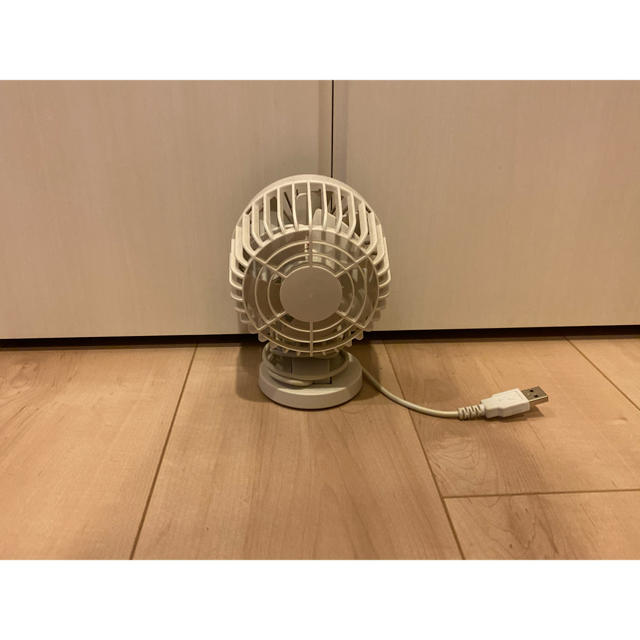 MUJI (無印良品)(ムジルシリョウヒン)の無印　小型　扇風機　USBデスクファン ホワイト スマホ/家電/カメラの冷暖房/空調(扇風機)の商品写真