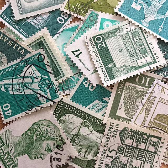 使用済み 外国古切手 海外切手 単色アソート 柄違い120枚 ヴィンテージ  エンタメ/ホビーのコレクション(使用済み切手/官製はがき)の商品写真