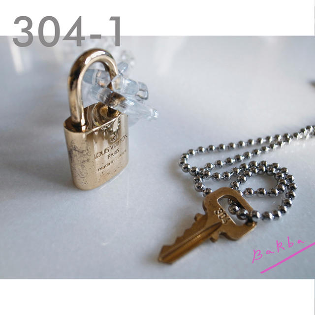 LOUIS VUITTON(ルイヴィトン)の【NO.304①/鍵有】LOUIS VUITTON  Padlock　ゴールド メンズのアクセサリー(ネックレス)の商品写真