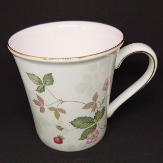 ウェッジウッド(WEDGWOOD)の【値下げ中:ウェッジウッド】wild strawberry マグカップ(グラス/カップ)