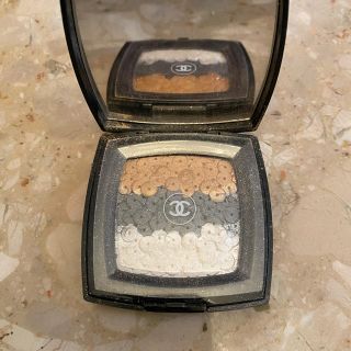 シャネル(CHANEL)のシャネルCHANEL usedアイシャドウゴールドホワイトブラック(アイシャドウ)