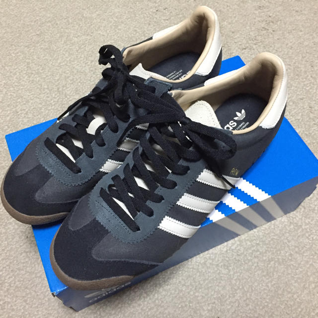 adidas ROM EE5746 カーボン/ブラウン/ブラック 27.5cm