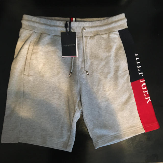 TOMMY HILFIGER(トミーヒルフィガー)の美品　Tommy hilfiger ジャージ　セットアップ メンズのトップス(ジャージ)の商品写真