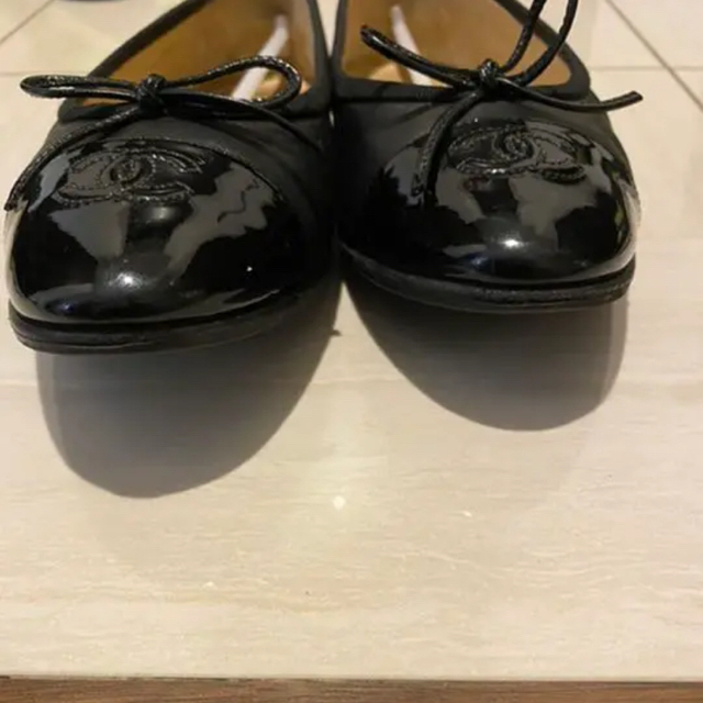 CHANEL(シャネル)の【正規品】CHANEL 定番 フラットバレリーナ 38.5 黒 レディースの靴/シューズ(バレエシューズ)の商品写真