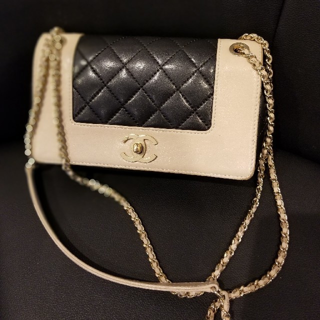 CHANEL(シャネル)のシャネルCHANELマトラッセチェーンショルダー レディースのバッグ(ショルダーバッグ)の商品写真