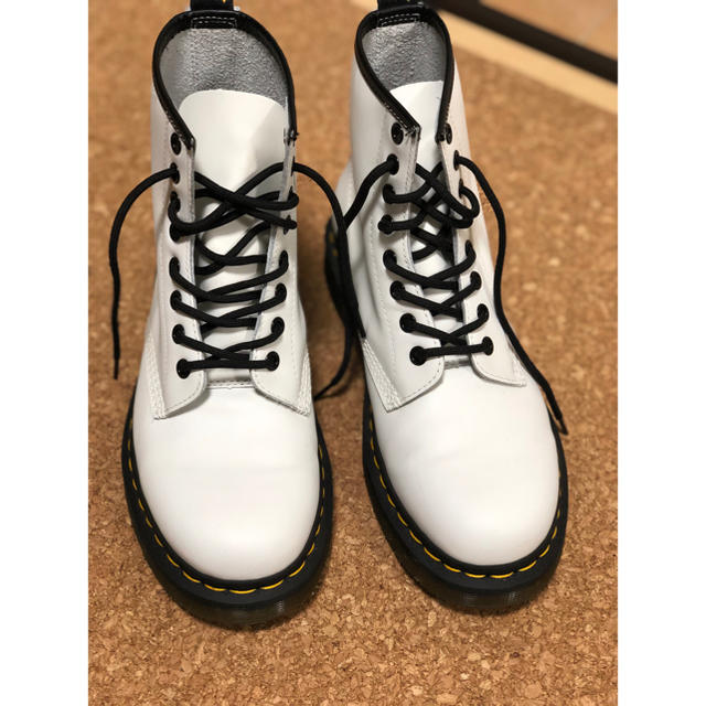 Dr.Martens(ドクターマーチン)のドクターマーチン ホワイト メンズの靴/シューズ(ブーツ)の商品写真