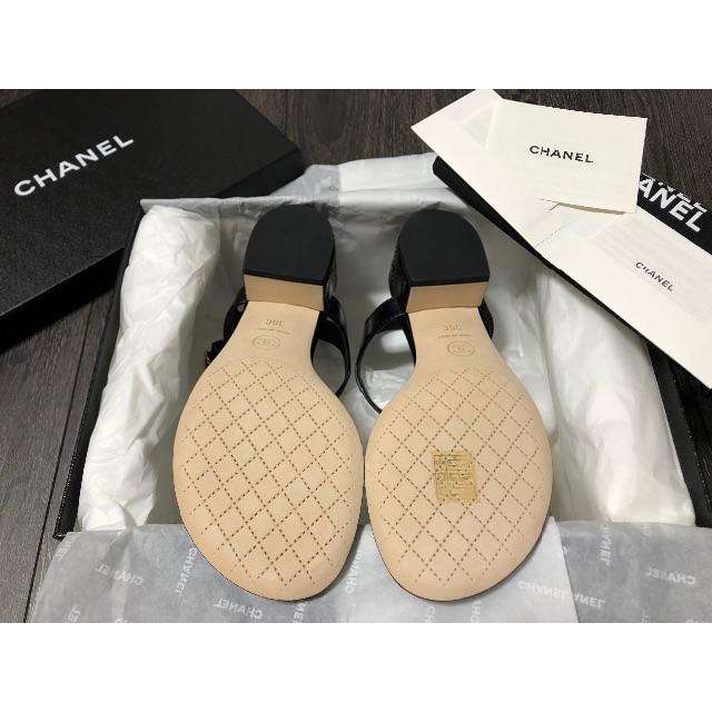 CHANEL(シャネル)のCHANEL シャネル ココマーク サンダル ロゴ ゴールド レディースの靴/シューズ(サンダル)の商品写真