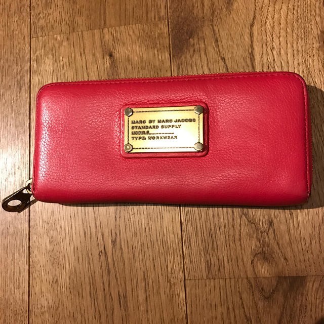 MARC BY MARC JACOBS(マークバイマークジェイコブス)の【レア】マークバイマークジェイコブス 長財布 フューシャピンク レディースのファッション小物(財布)の商品写真