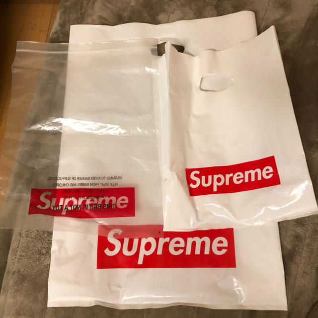 Supreme(シュプリーム)のさき様専用　Supreme ショッパー(袋) レディースのバッグ(ショップ袋)の商品写真