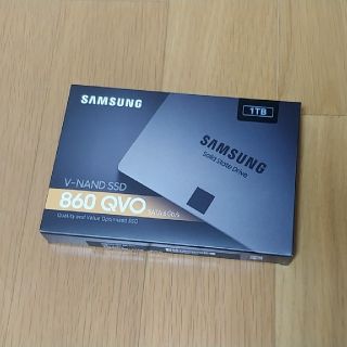 サムスン(SAMSUNG)の【新品/未開封】SAMSUNG SSD 860QVO 1TB MZ-76Q1T0(PCパーツ)