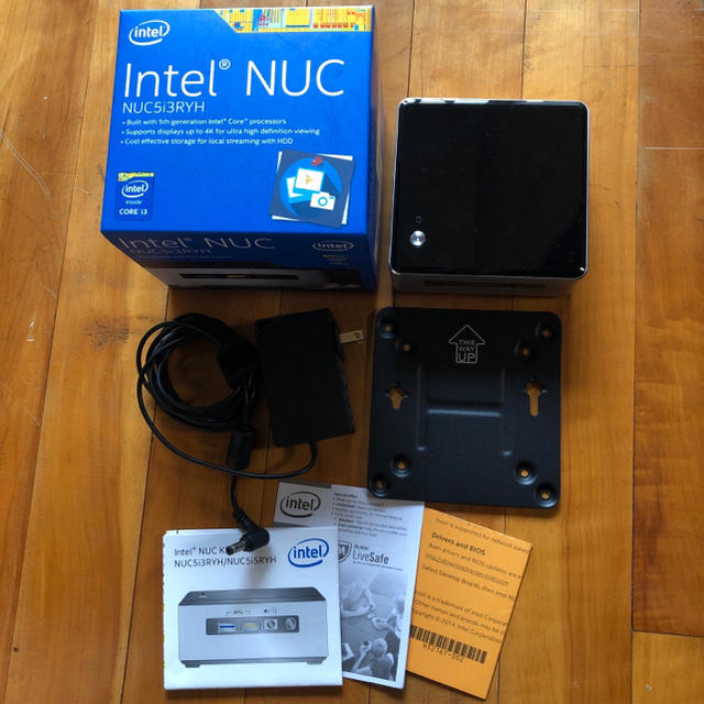 パソコン　Intel NUC5i3RYH