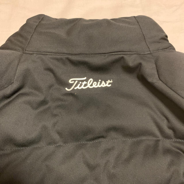 Titleist(タイトリスト)の【送料無料】美品　タイトリスト　ダウン スポーツ/アウトドアのゴルフ(ウエア)の商品写真