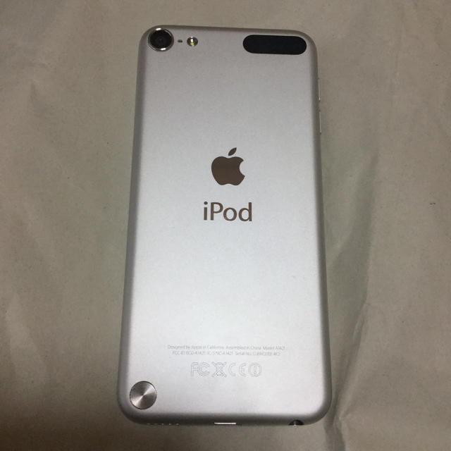 iPod touch(アイポッドタッチ)のiPod touch 第5世代 64GB ホワイト 本体のみ スマホ/家電/カメラのオーディオ機器(ポータブルプレーヤー)の商品写真