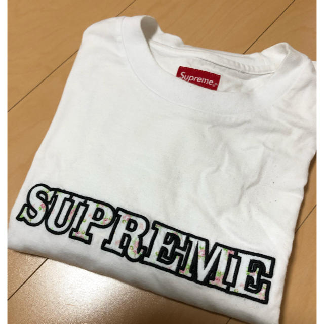 Supreme(シュプリーム)のシュプリーム　　フローラルロゴ　Tシャツ メンズのトップス(Tシャツ/カットソー(半袖/袖なし))の商品写真