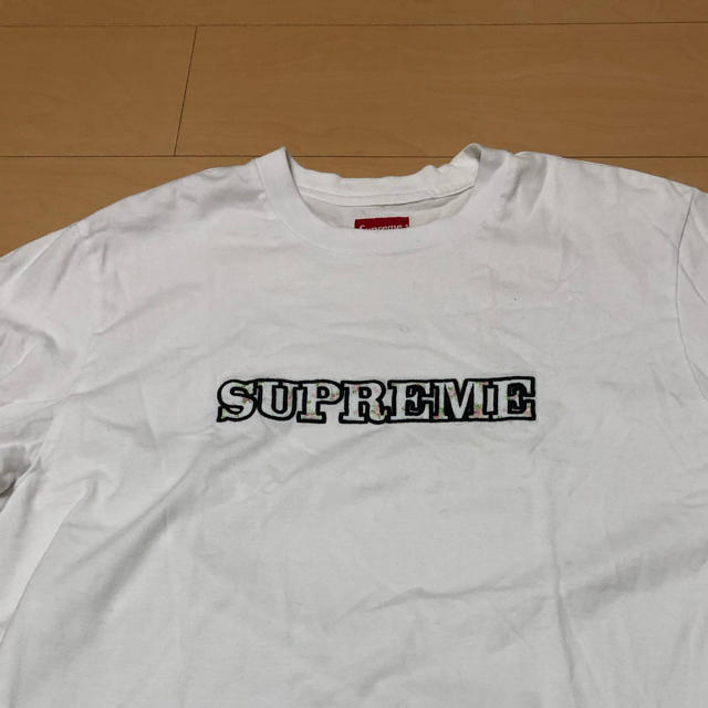 Supreme(シュプリーム)のシュプリーム　　フローラルロゴ　Tシャツ メンズのトップス(Tシャツ/カットソー(半袖/袖なし))の商品写真