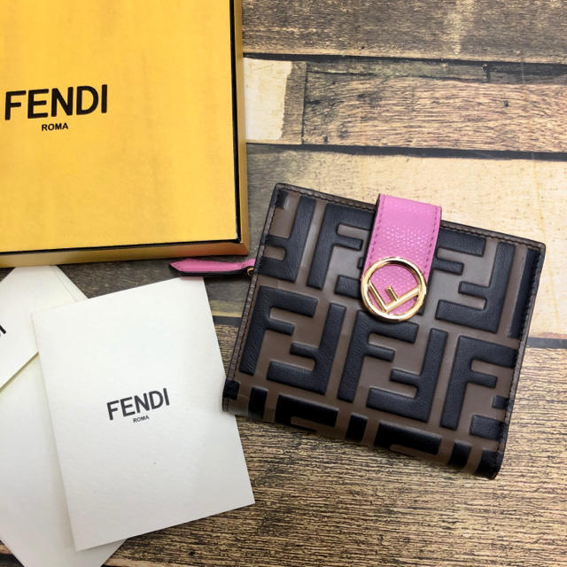 超レア！新品 FENDI  FF エフイズフェンディ  折り財布 ピンク