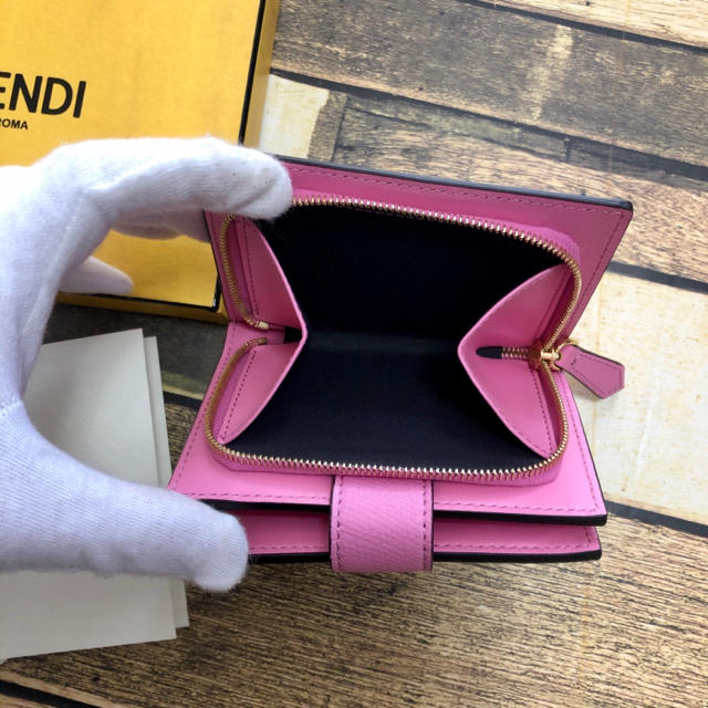 FENDI(フェンディ)の超レア！新品 FENDI  FF エフイズフェンディ  折り財布 ピンク レディースのファッション小物(財布)の商品写真