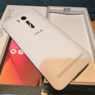 エイスース(ASUS)のASUS Zenfone Go 白 ZB551KL(X013DB)SIMフリー(スマートフォン本体)