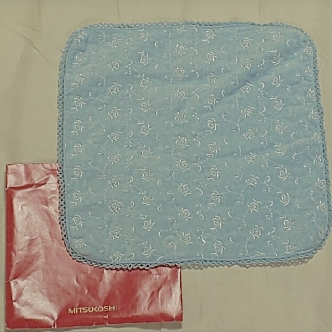 PRIVATE LABEL(プライベートレーベル)のPrivate Label とバラ 刺繍 　　　　　　　タオルハンカチ2枚セット レディースのファッション小物(ハンカチ)の商品写真