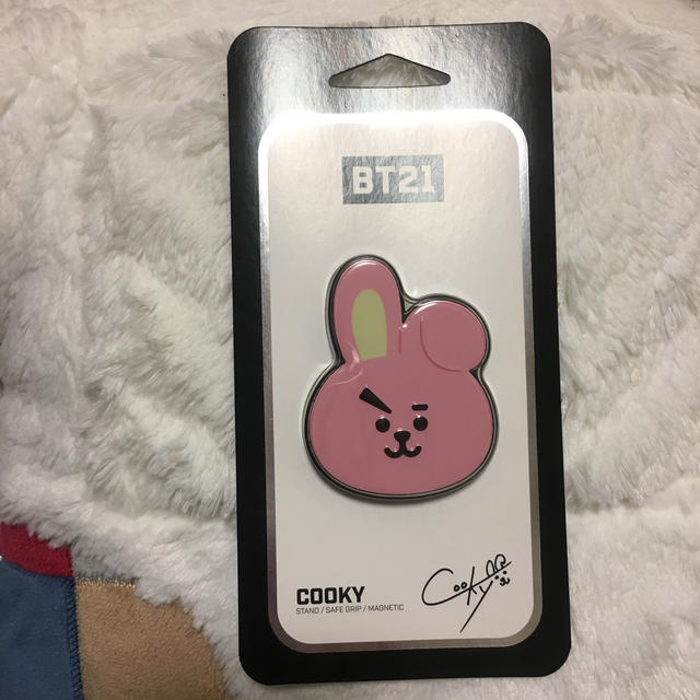 防弾少年団(BTS)(ボウダンショウネンダン)の【COOKY】 BT21 グリップトック スマホ/家電/カメラのスマホアクセサリー(iPhoneケース)の商品写真