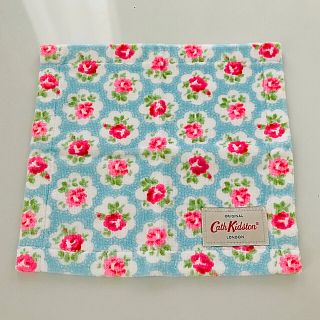 キャスキッドソン(Cath Kidston)の【未使用・美品】キャスキッドソン　ハンドタオル　プロヴァンスローズ柄(ハンカチ)