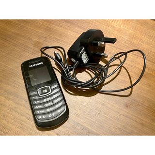 サムスン(SAMSUNG)のSAMSUNG GT-E1080i  SIMフリー(携帯電話本体)