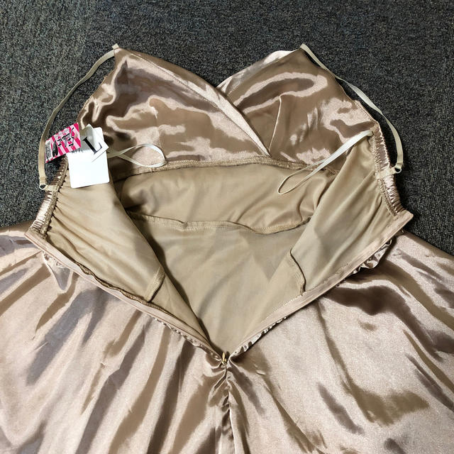 ピンクゴールド　ミディアドレス レディースのフォーマル/ドレス(ミディアムドレス)の商品写真