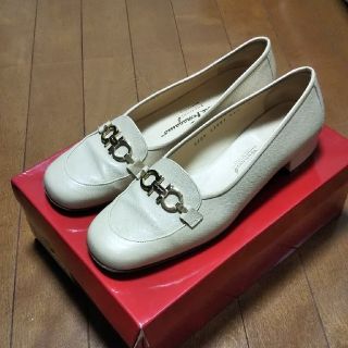 サルヴァトーレフェラガモ(Salvatore Ferragamo)のフェラガモ パンプス 美品(ハイヒール/パンプス)