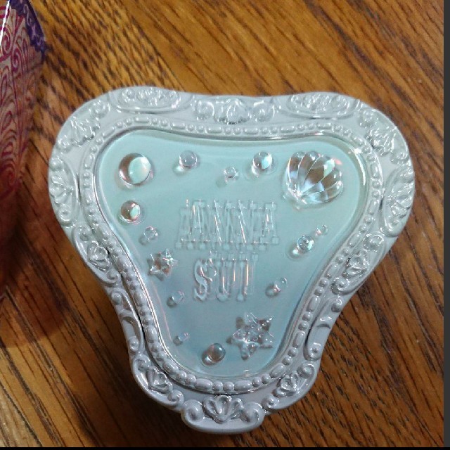 ANNA SUI(アナスイ)の79☆アナ スイ マーメイド メイクアップ パレット☆限定品☆ コスメ/美容のメイク道具/ケアグッズ(ボトル・ケース・携帯小物)の商品写真