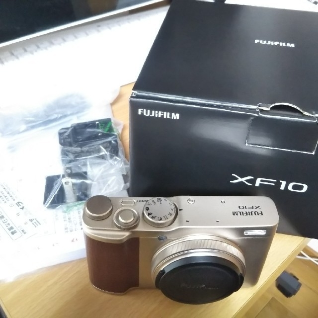 富士フイルム(フジフイルム)のFUJIFILM XF10  格安。新品同様！ スマホ/家電/カメラのカメラ(コンパクトデジタルカメラ)の商品写真