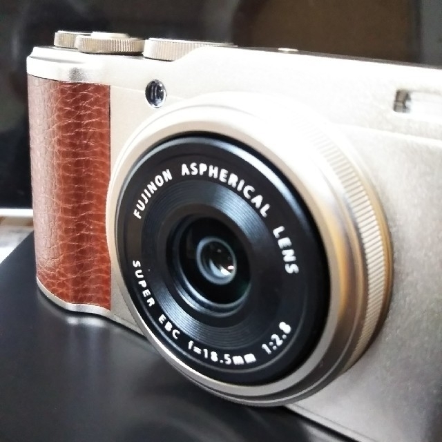 富士フイルム(フジフイルム)のFUJIFILM XF10  格安。新品同様！ スマホ/家電/カメラのカメラ(コンパクトデジタルカメラ)の商品写真