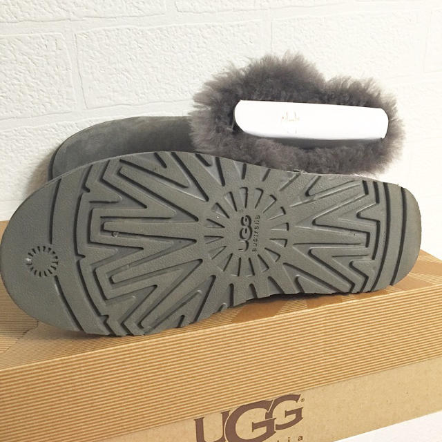 UGG(アグ)の美品 UGG ミリベイリー グレー レディースの靴/シューズ(ブーツ)の商品写真
