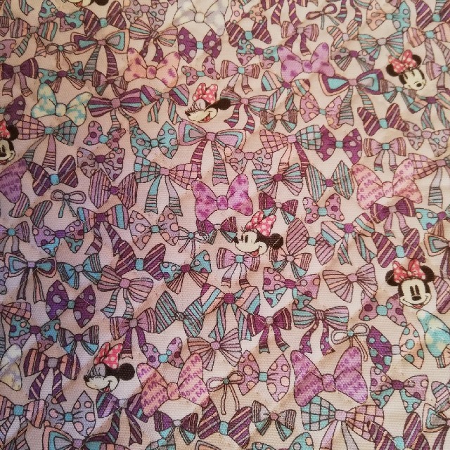 Disney(ディズニー)の♡ミニーちゃん♡リバティ風リボン柄パープルキルティングはぎれ ハンドメイドの素材/材料(生地/糸)の商品写真